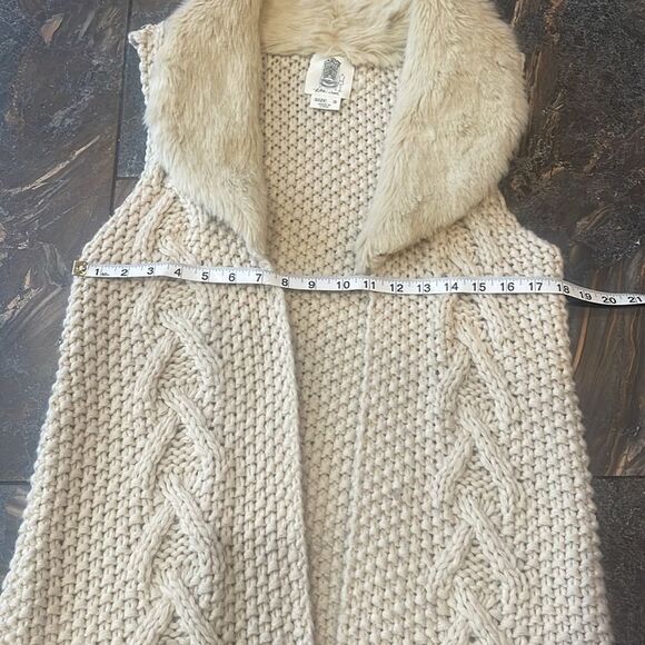 Anthropologie Lily’s Closet Ivory Sweater Vest With Faux Fur Collar Size S - Picture 11 of 15